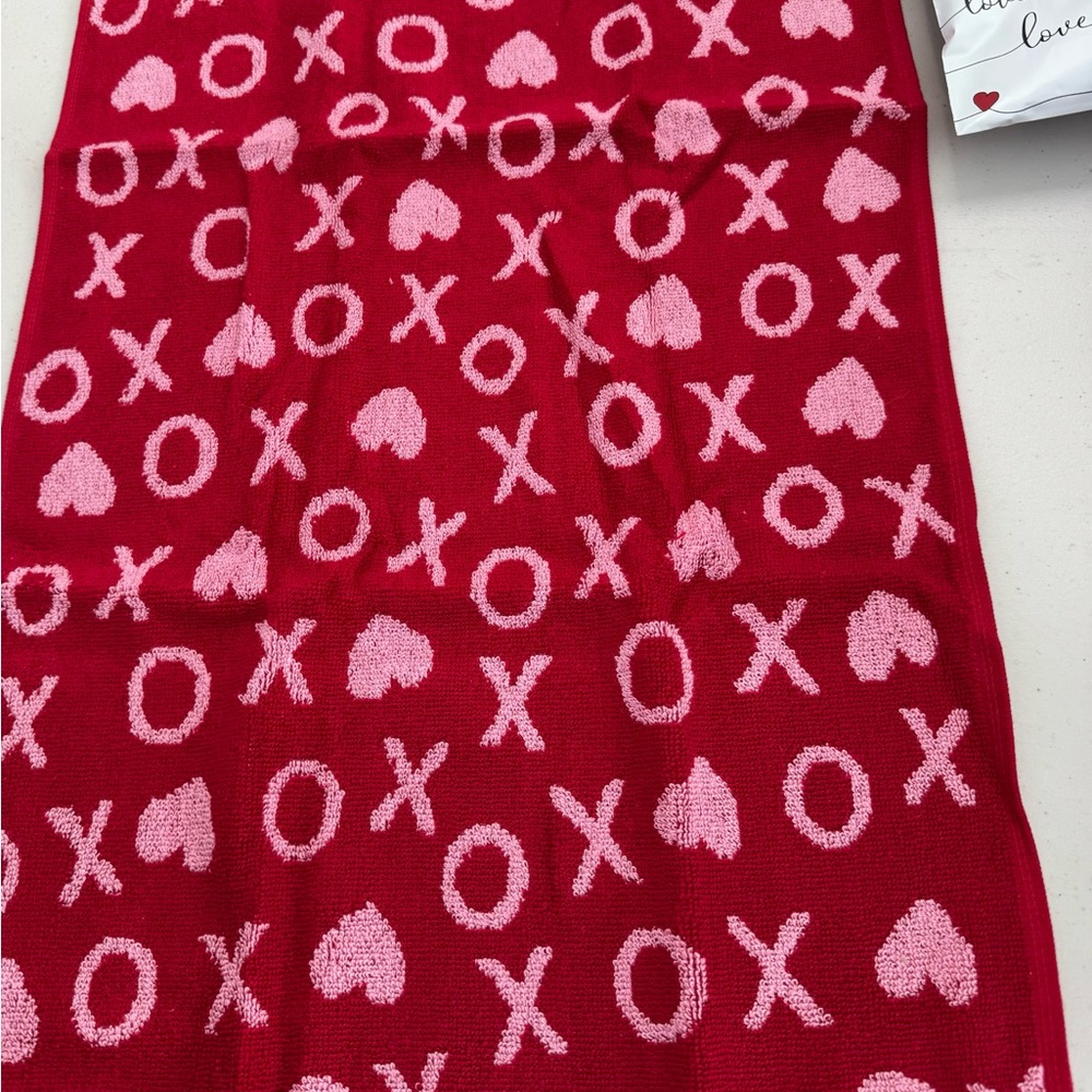 NEW Valentines Day Heart,Xs and Os Hand-towel 
16” x 25” - Picture 5 of 5